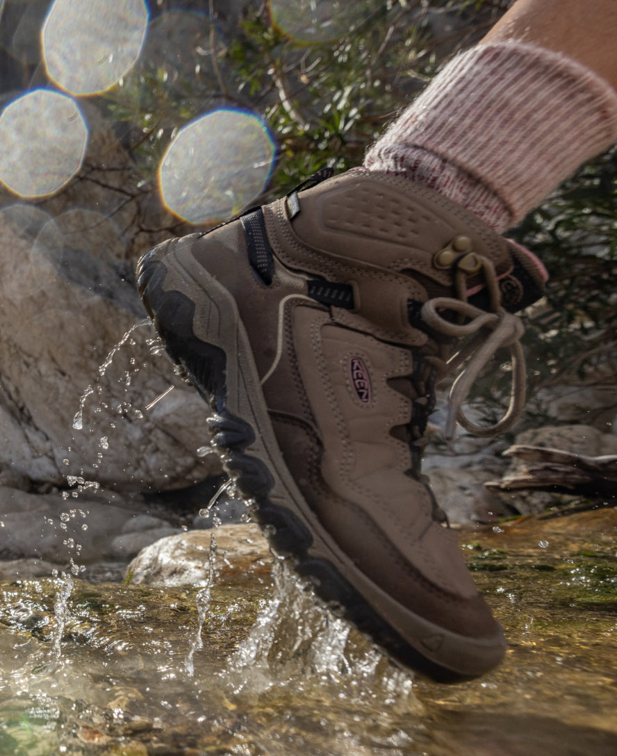 Women's Targhee IV Waterproof Hiking Boot Bison/Beaujolais / Keen / Men's|Women's