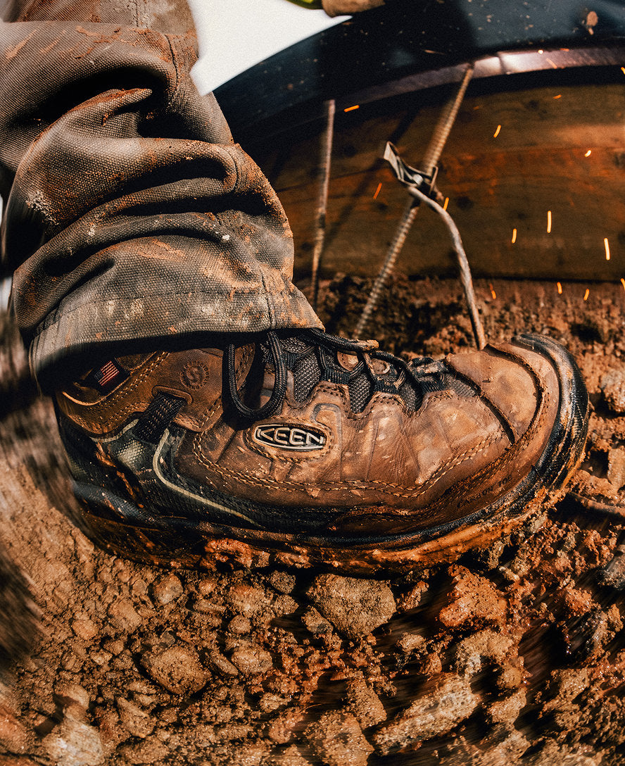 Men's Targhee IV Waterproof Work Boot (Carbon Toe) Dark Earth/Black / Keen / Men's|Women's