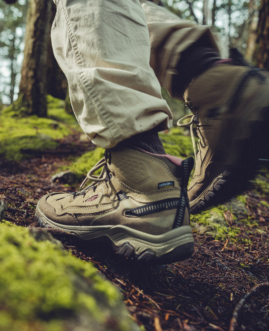 Women's Targhee IV Wide Waterproof Hiking Boot Brindle/Nostalgia Rose / Keen / Men's|Women's