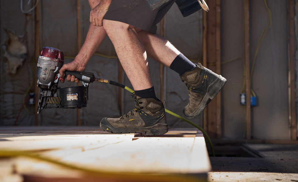 Men's Dover 6" Waterproof (Carbon Toe) Dark Earth/Black / Keen / Men's