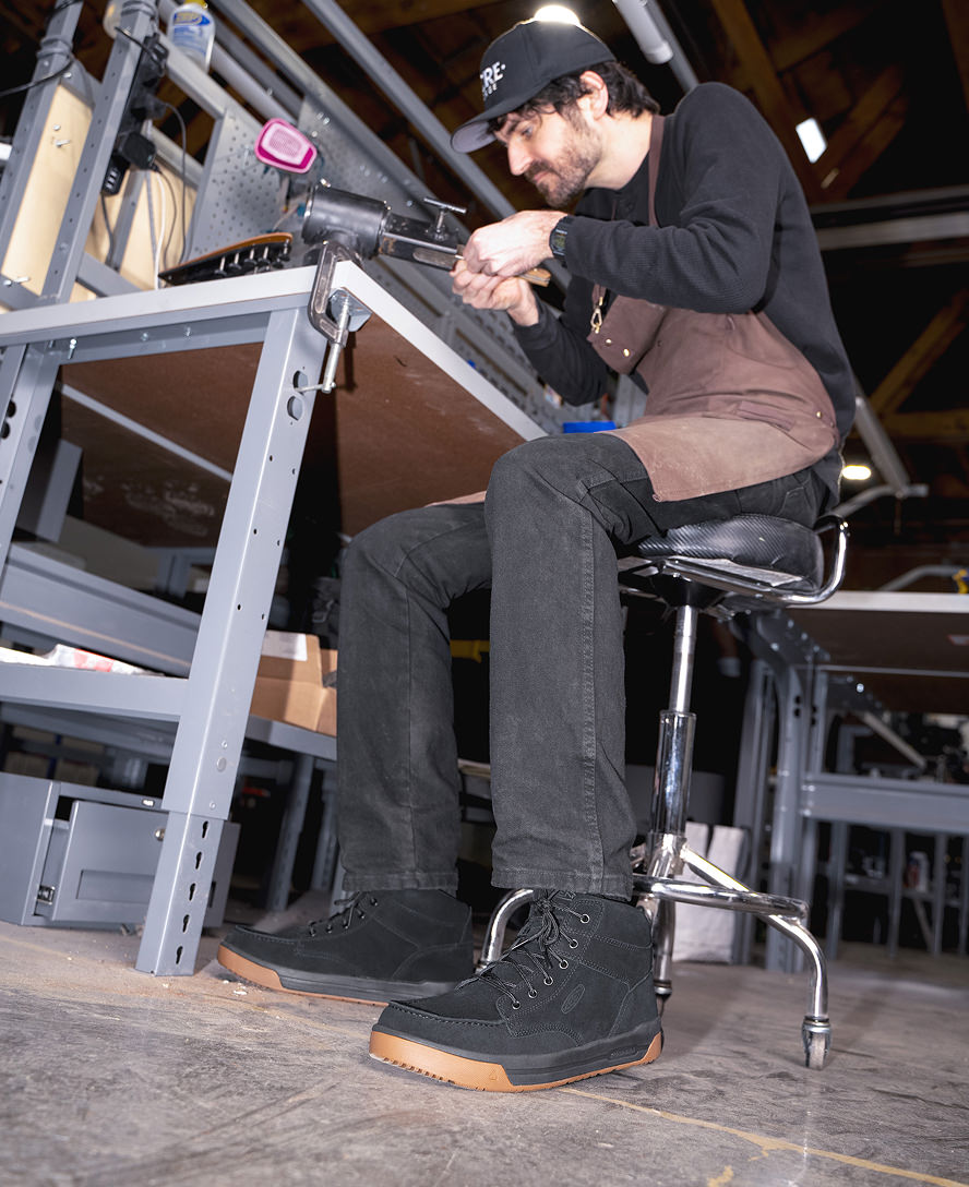 Men's Gibson Boot (Soft Toe) Black/Gum / Keen / Men's