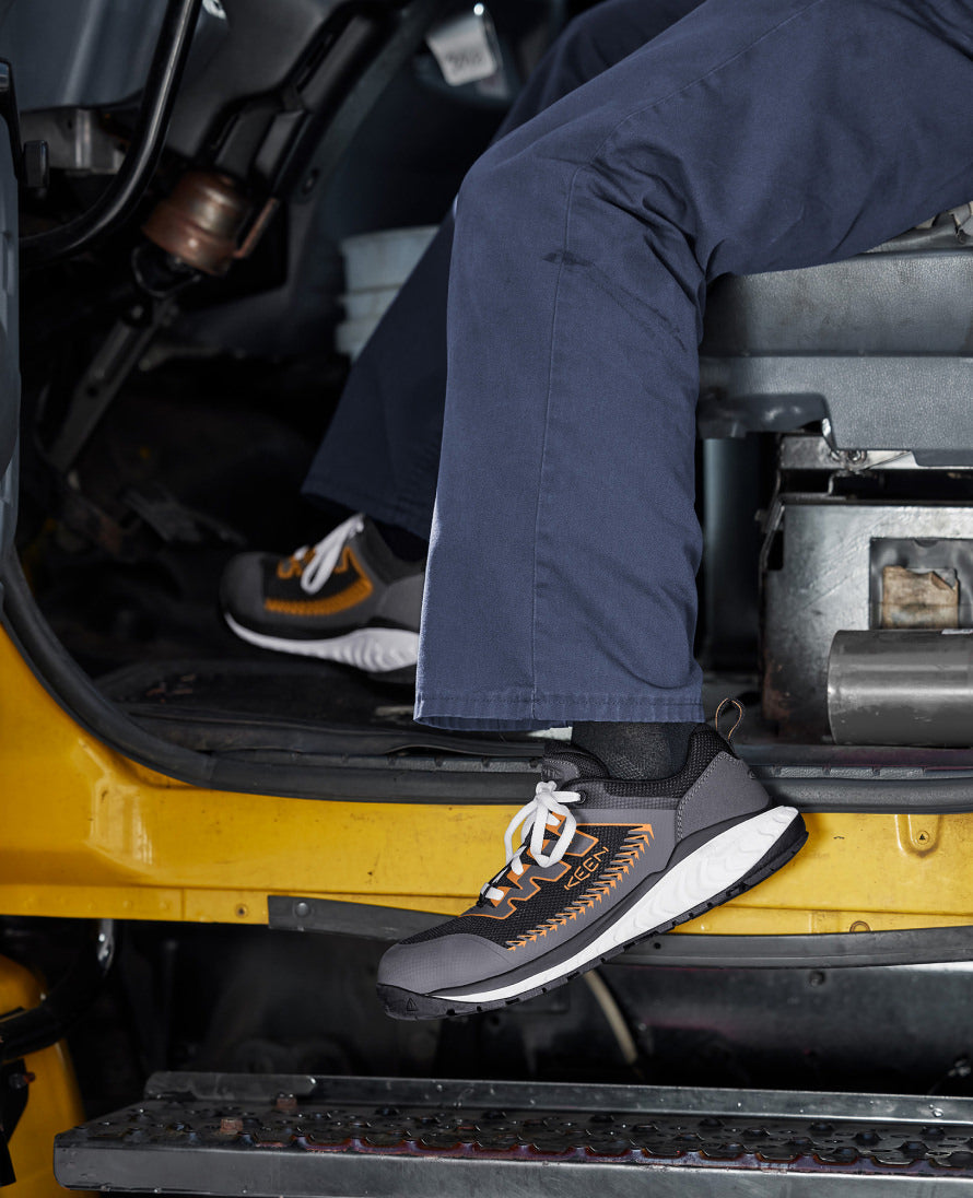 Men's Arvada Work Sneaker (Carbon Toe) Plaza Taupe/Black / Keen / Men's