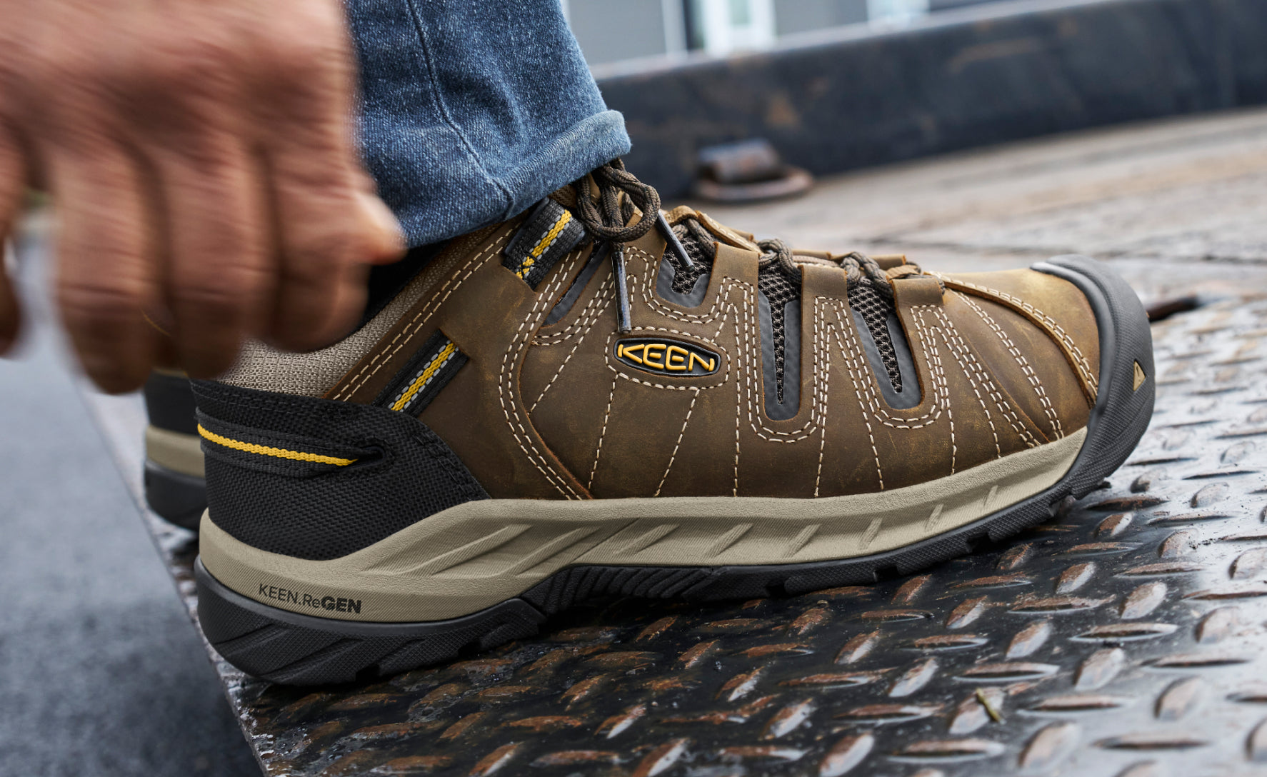 Men's Flint II (Soft Toe) Cascade Brown/Golden Rod / Keen / Men's