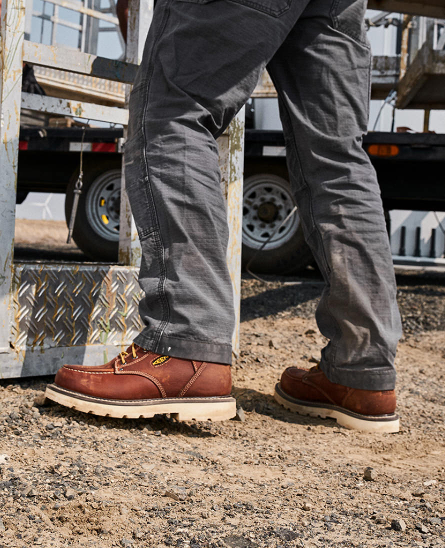 Men's Cincinnati 6" Waterproof 90° Heel Boot (Carbon Toe) Tuscan Red/Sandshell / Keen / Men's