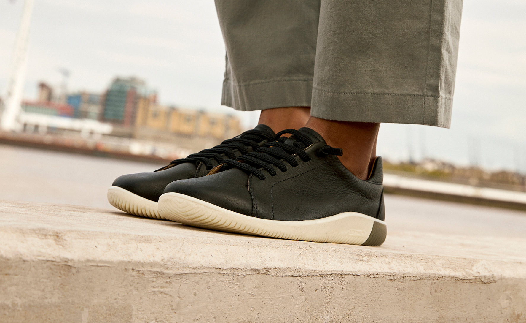 Women's KNX Leather Sneaker Black/Star White / Keen / Women's